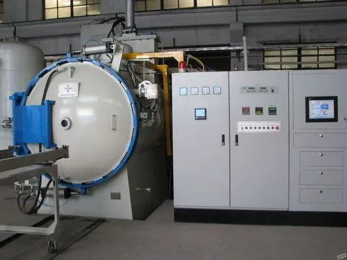 jakość  1300C Max. Temperature Vacuum Oil Quenching Furnace 380V Adjustable Voltage fabryka